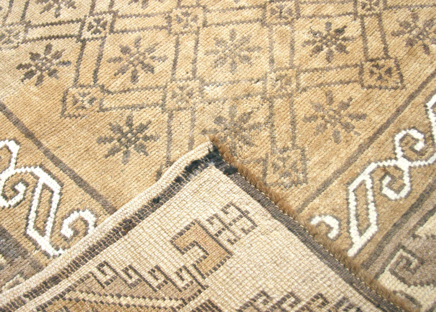 Vintage Turkish Oushak Rug - 6'6" x 10'10" - 091160