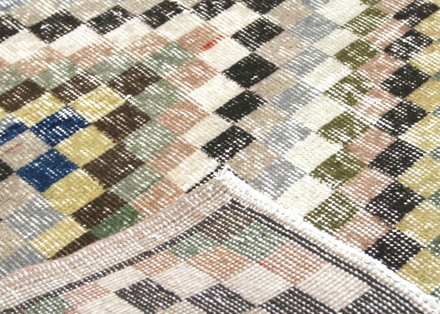 Vintage Turkish Mid-Century-Modern Rug - 5'6" x 10'3" - 121301