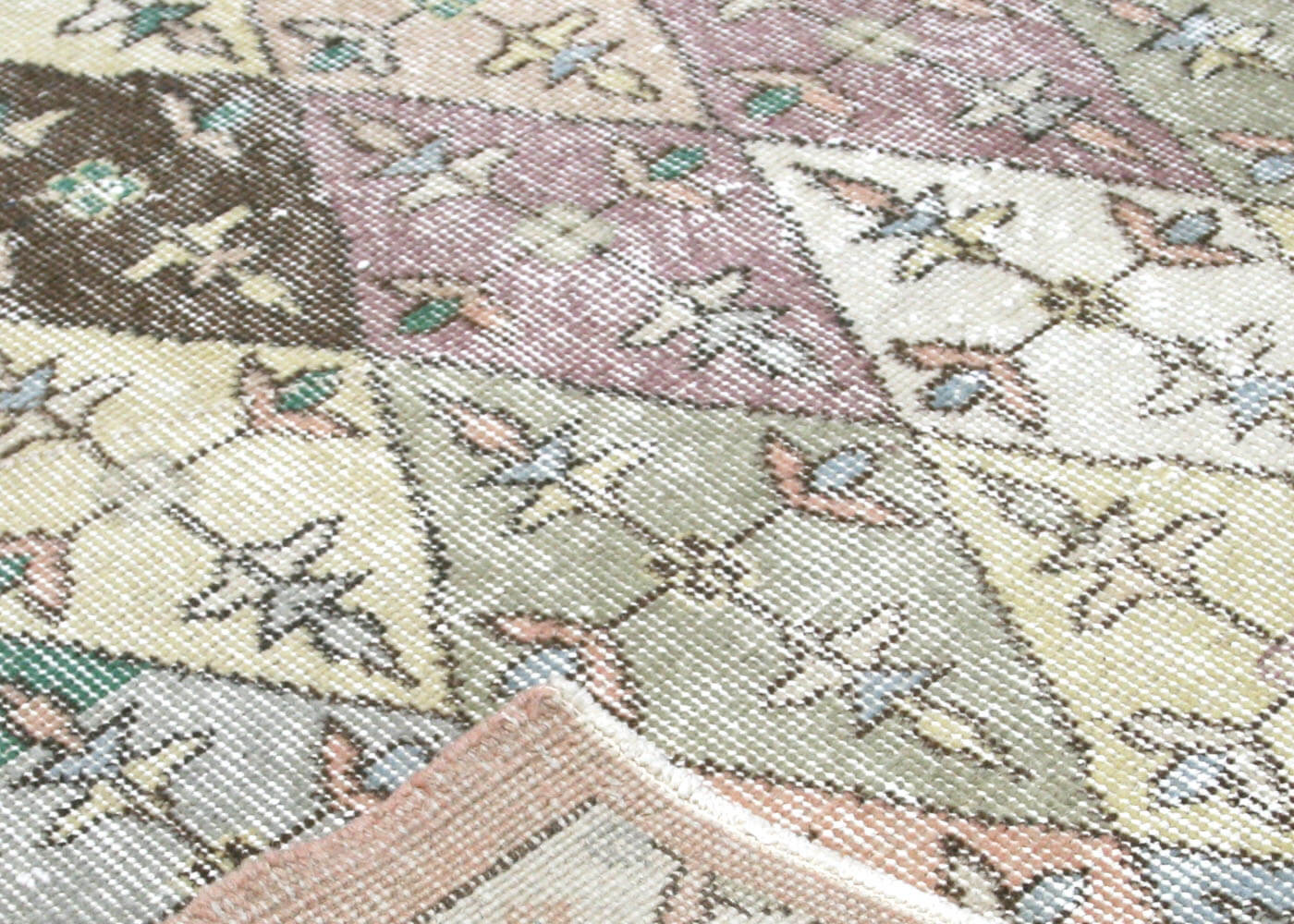 Vintage Turkish Mid-Century-Modern Rug - 3'9" x 7'1" - 132030