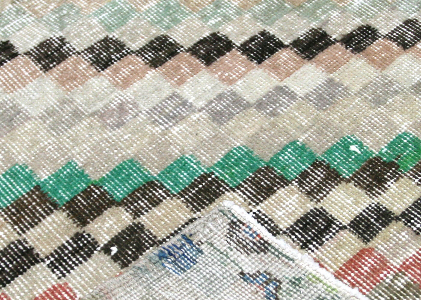 Vintage Turkish Mid-Century-Modern Rug - 5'4" x 8'6" - 132032