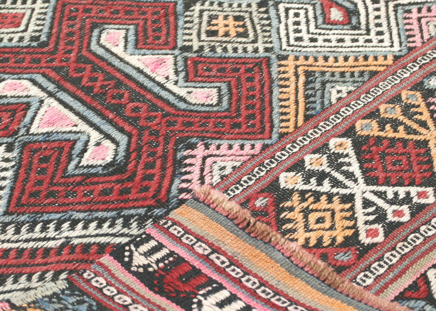 Vintage Turkish Kilim - 3'8" x 4'7" - 132301