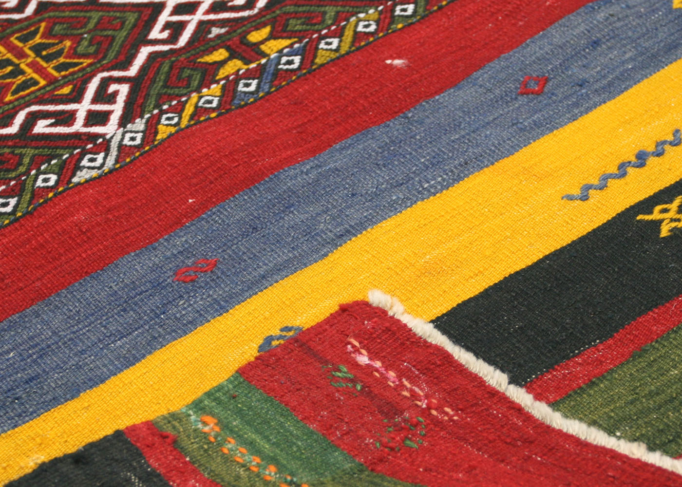 Vintage Turkish Kilim - 4'10" x 5'6" - 133459