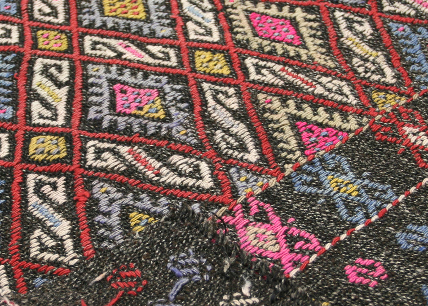 Vintage Turkish Kilim - 4'3" x 6'5" - 137103