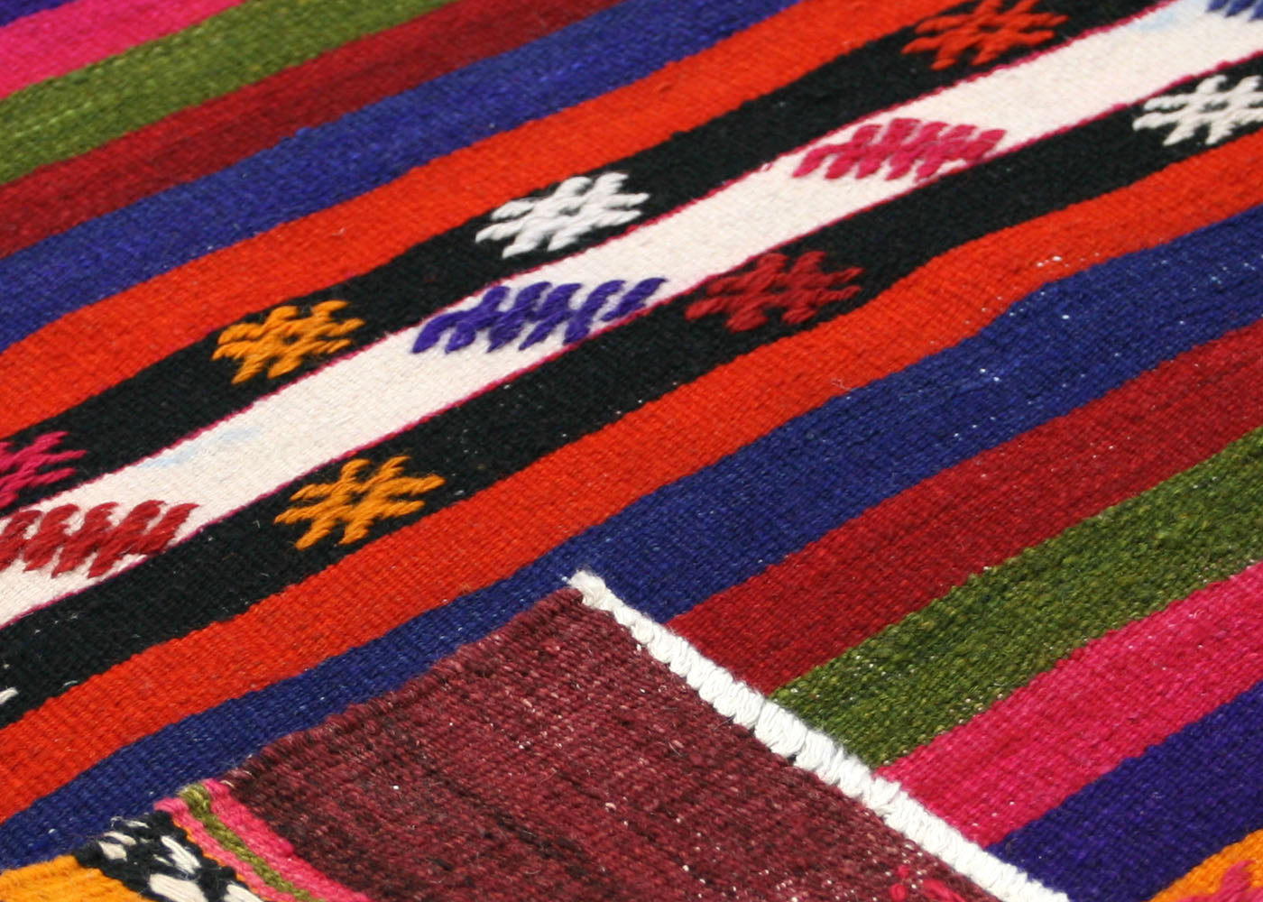 Vintage Turkish Kilim - 4'4" x 6'9" - 137121