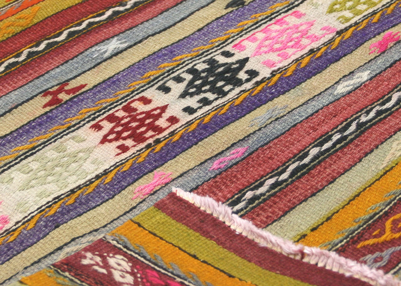 Vintage Turkish Kilim - 4'1" x 5'9" - 137125