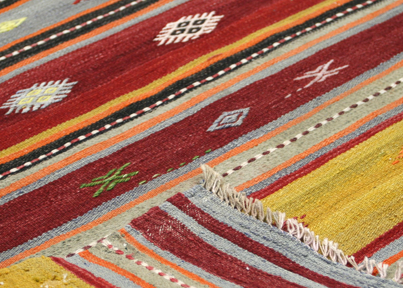 Vintage Turkish Kilim - 5'10" x 9'8" - 140343