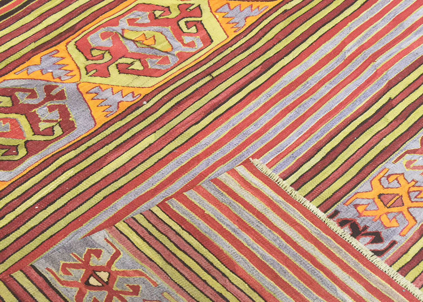 Vintage Turkish Kilim - 5'6" x 6'11" - 140381