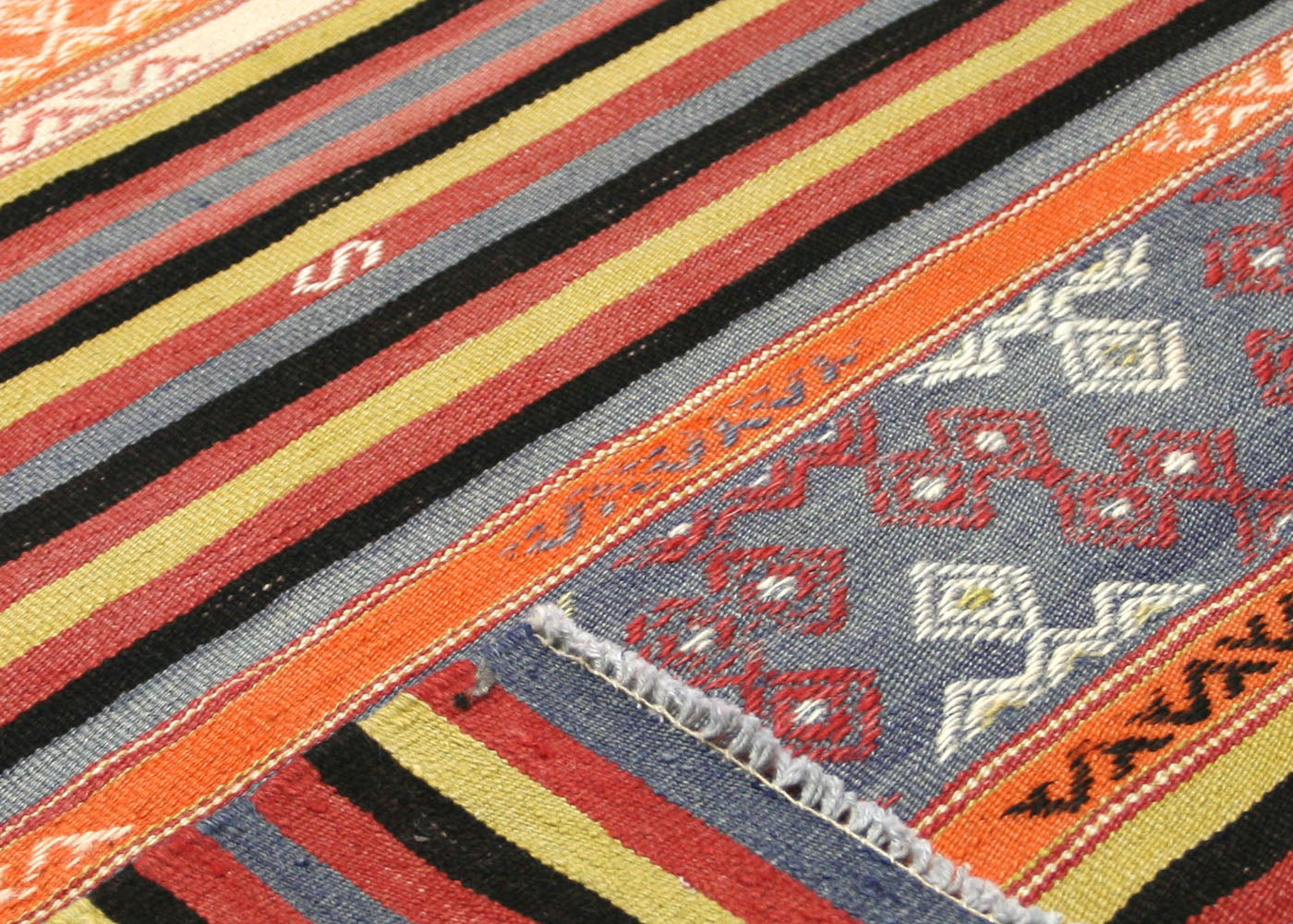 Vintage Turkish Kilim - 5'2" x 7'11" - 140443