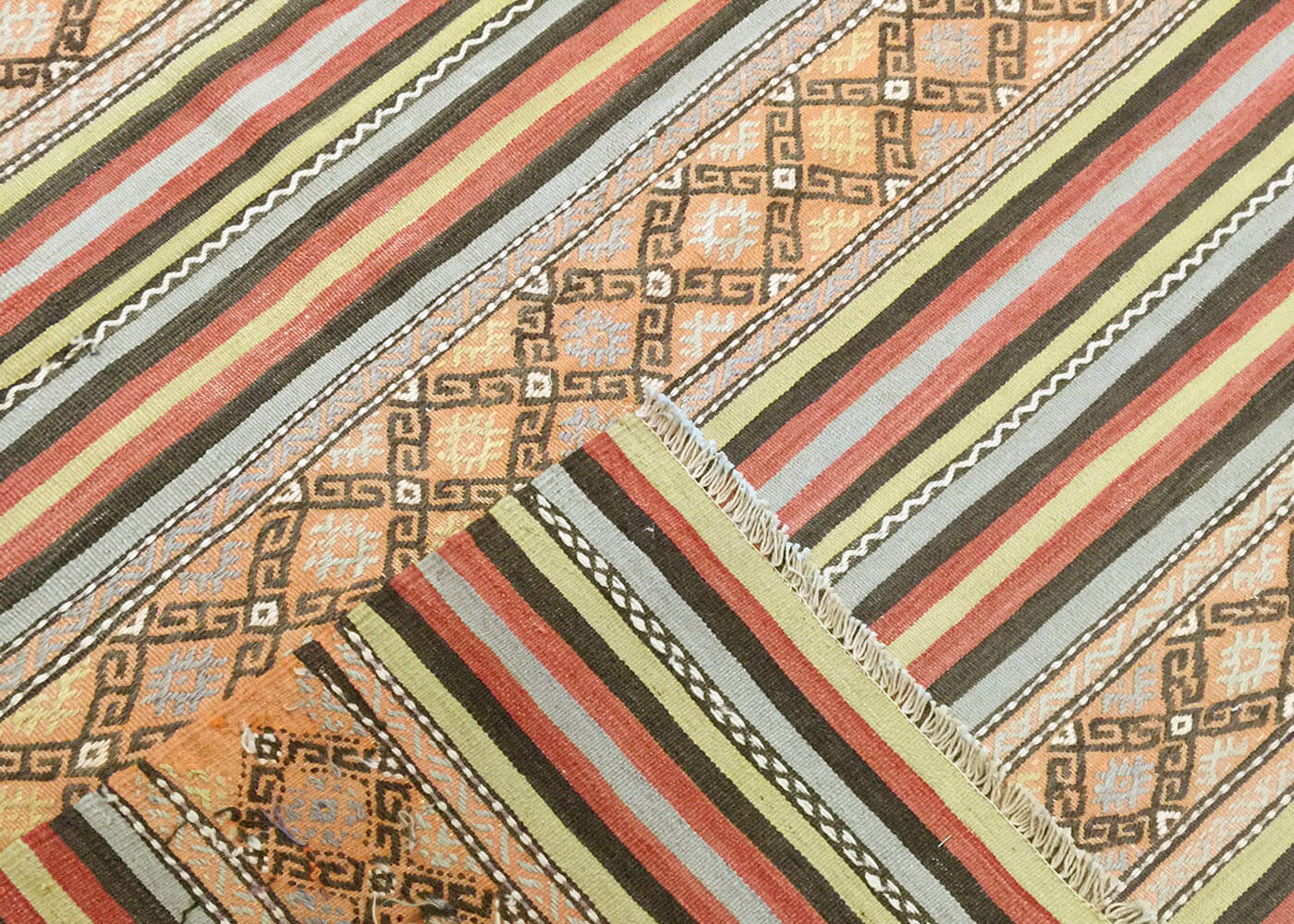 Vintage Turkish Kilim - 5'5" x 8'4" - 140533