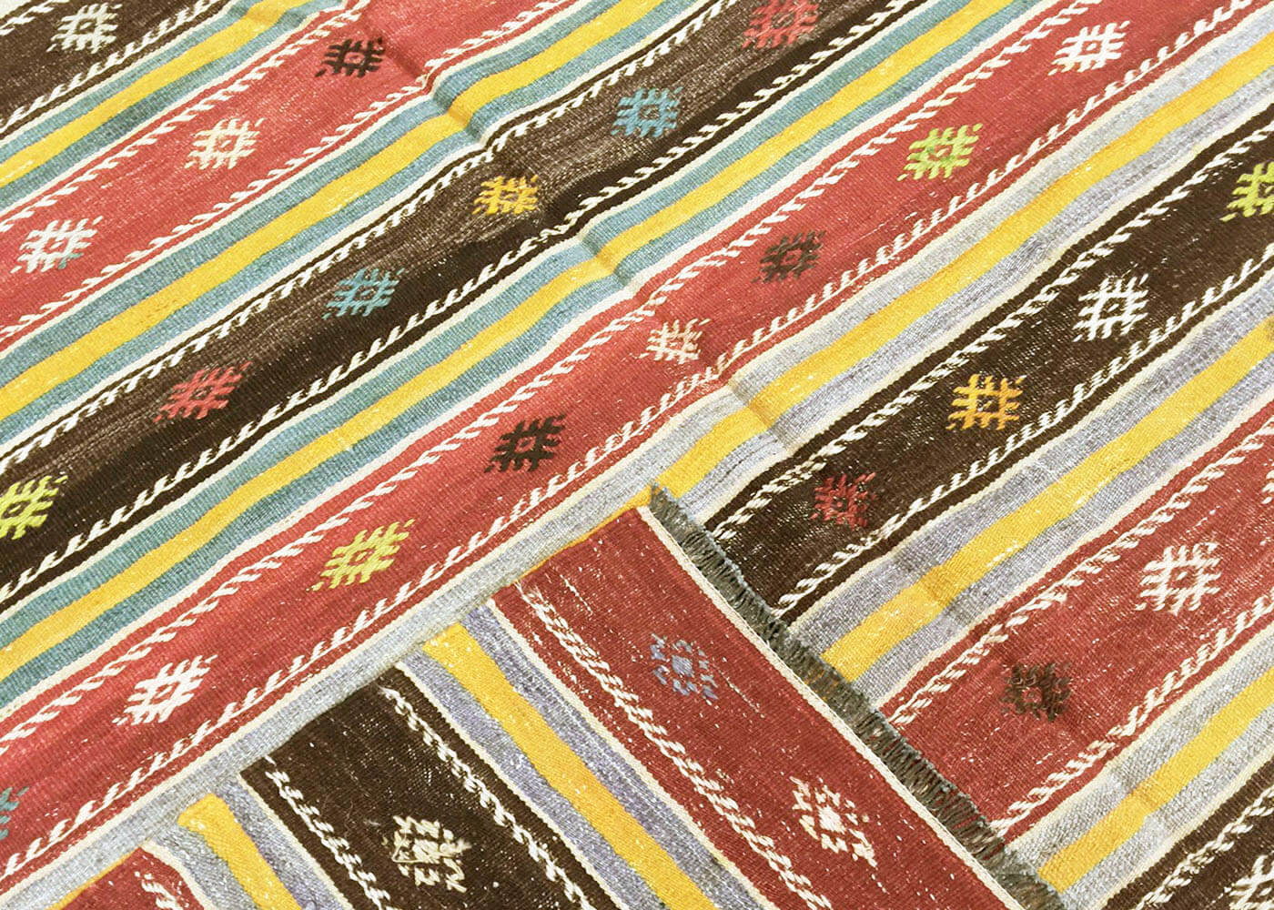 Vintage Turkish Kilim - 5'10" x 9'4" - 140538