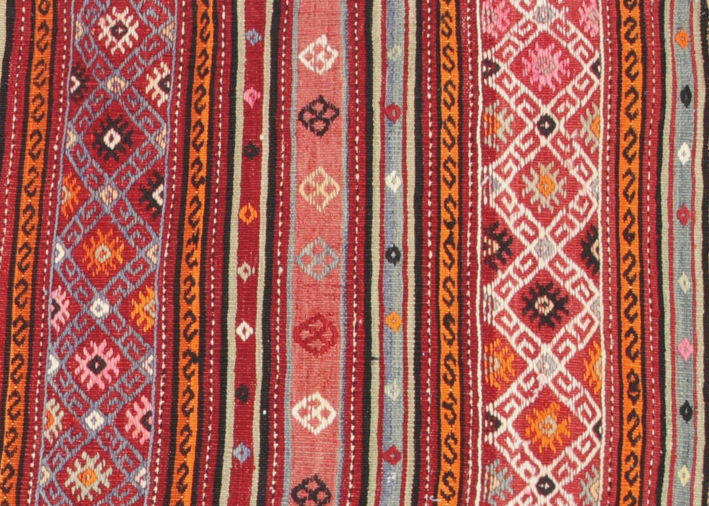 Vintage Turkish Kilim - 5'6" x 7'11" - 140553
