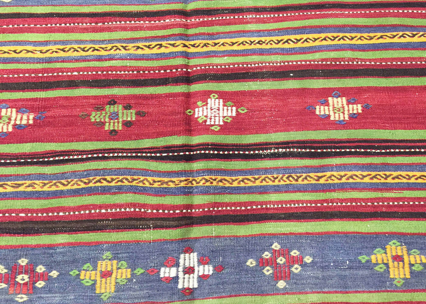 Vintage Turkish Kilim - 5'8" x 9'3" - 140575