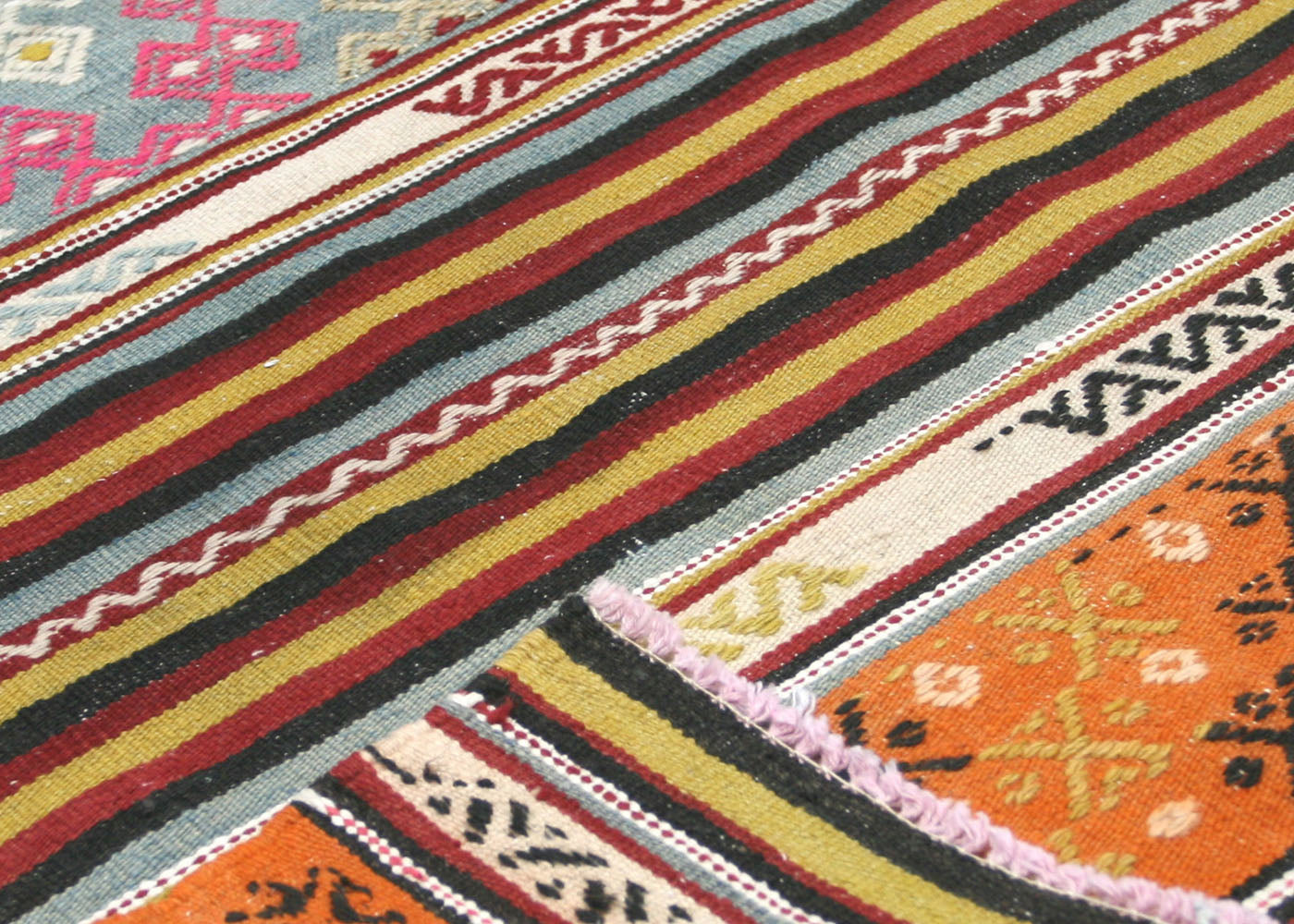 Vintage Turkish Kilim - 5'4" x 6'5" - 140589