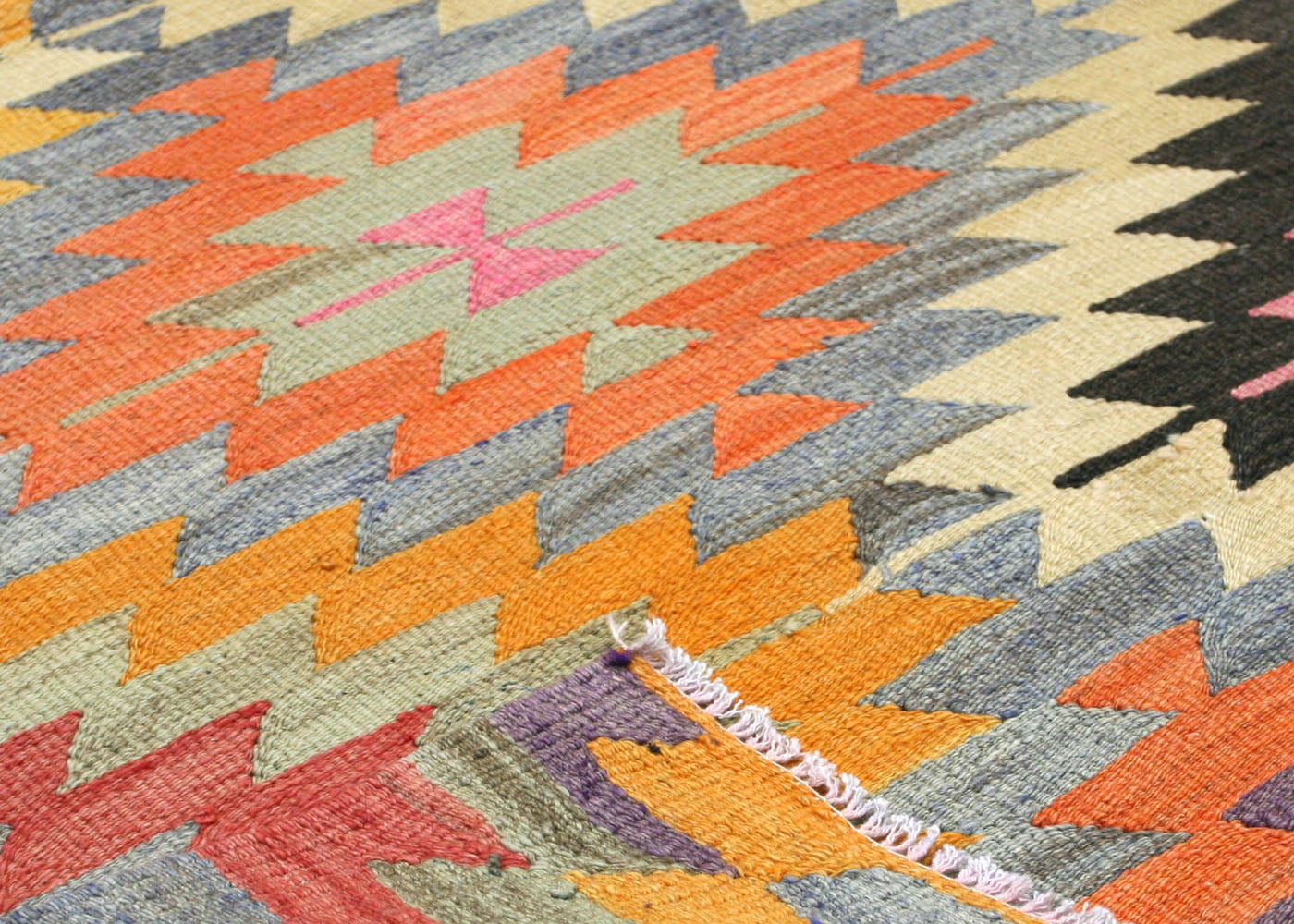 Vintage Turkish Kilim - 5'5" x 7'10" - 140593