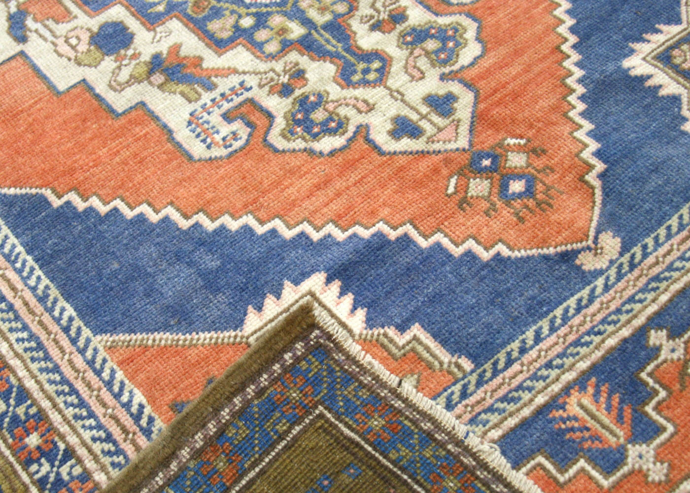 Vintage Turkish Oushak Rug - 3'9" x 6'4" - 180600