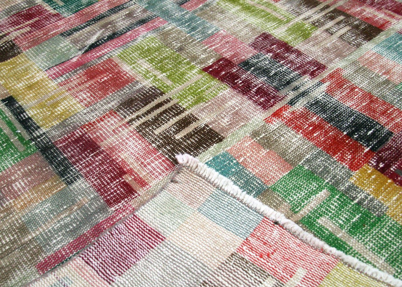 Vintage Turkish Mid-Century-Modern Rug - 4'9" x 10'4" - 180701