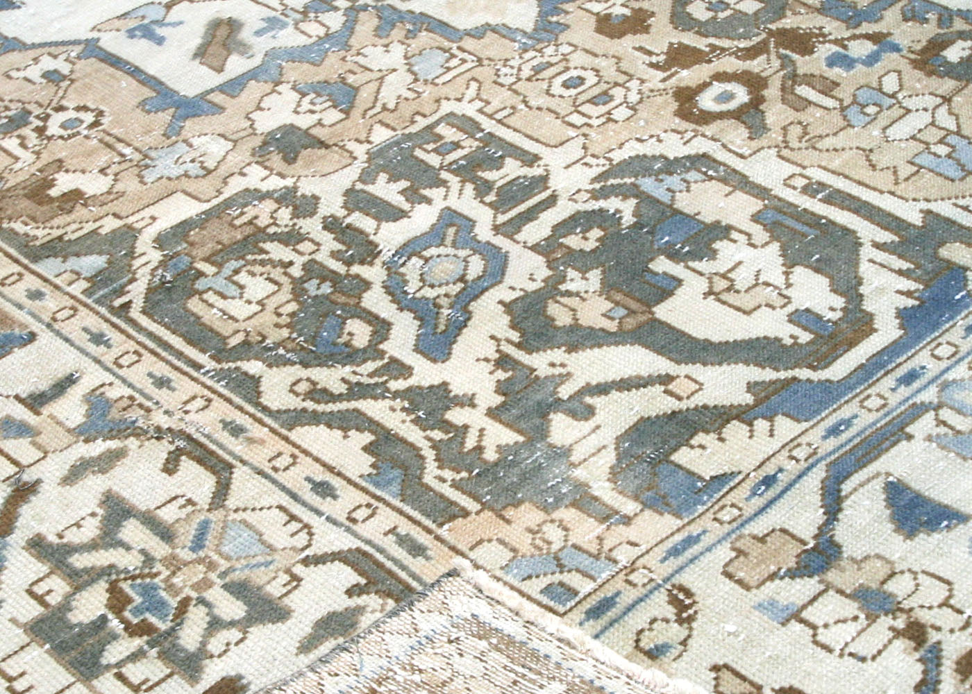 Vintage Persian Baktiari Rug - 6'9" x 9'9" - 220005