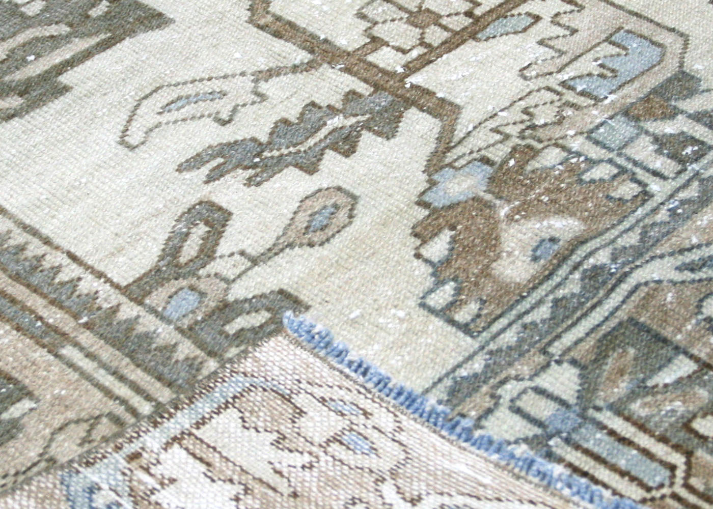 Vintage Persian Baktiari Rug - 6'7" x 9'6" - 220092