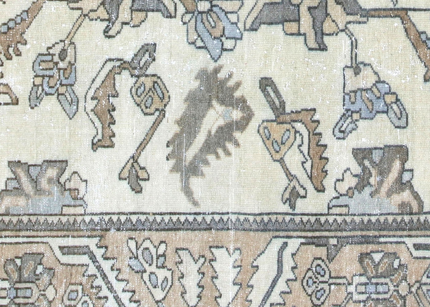Vintage Persian Baktiari Rug - 6'7" x 9'6" - 220092