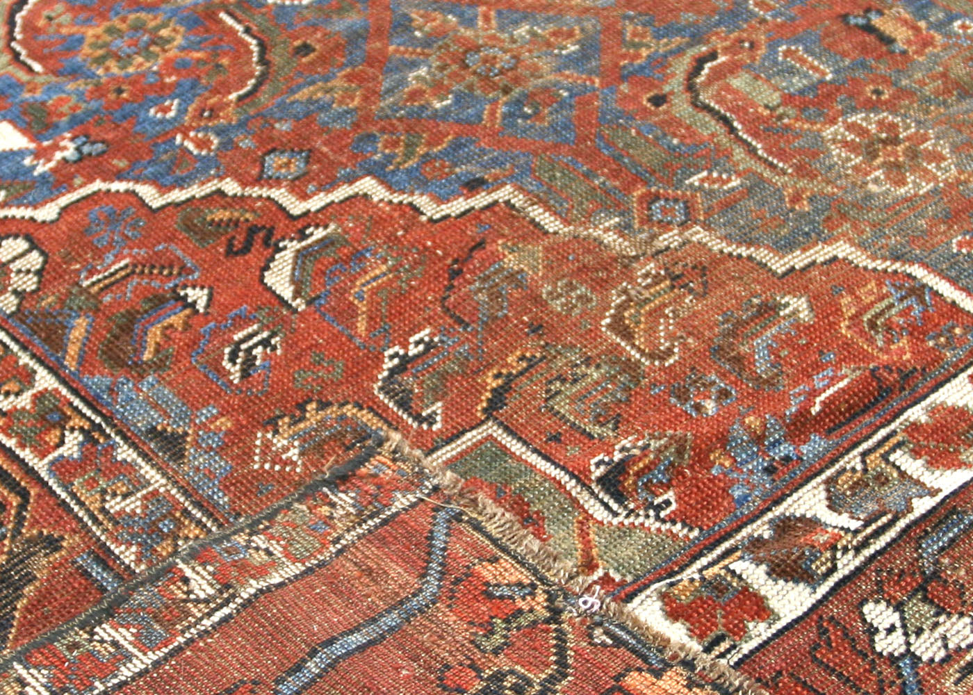 Antique Persian Shiraz Rug - 7'0" x 9'5" - 220128