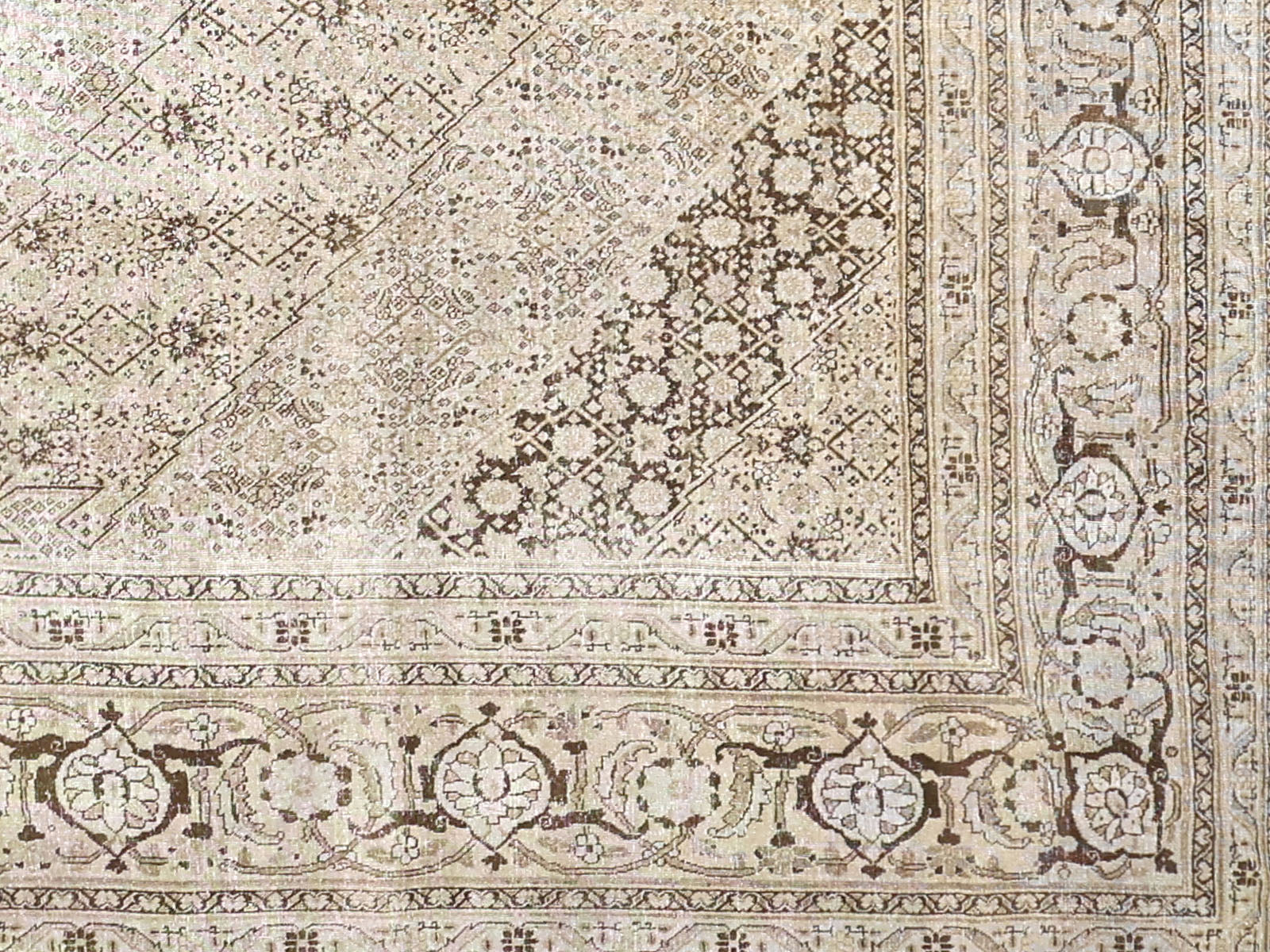 Antique Persian Tabriz Rug - 13'10" x 18'1" - 240264