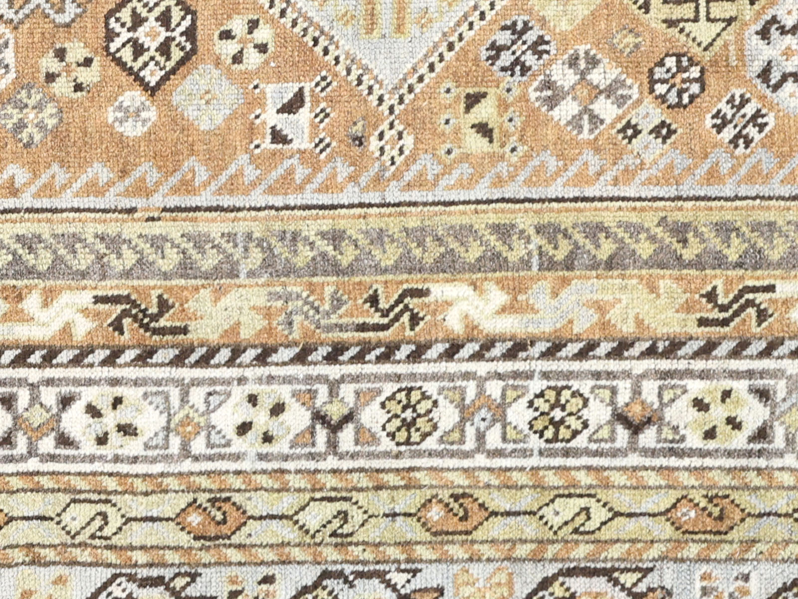 Semi Antique Persian Shiraz Rug - 4'11" x 7'11" - 260018