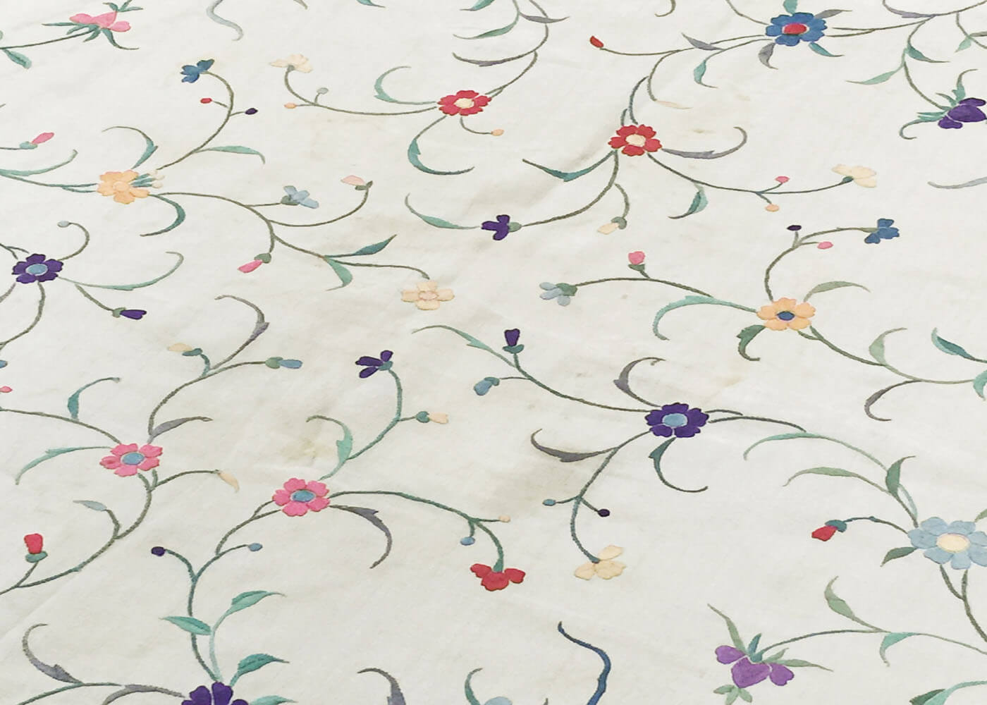 Vintage Cantonese Silk Embrodery - 4'3" x 4'3" - 851012