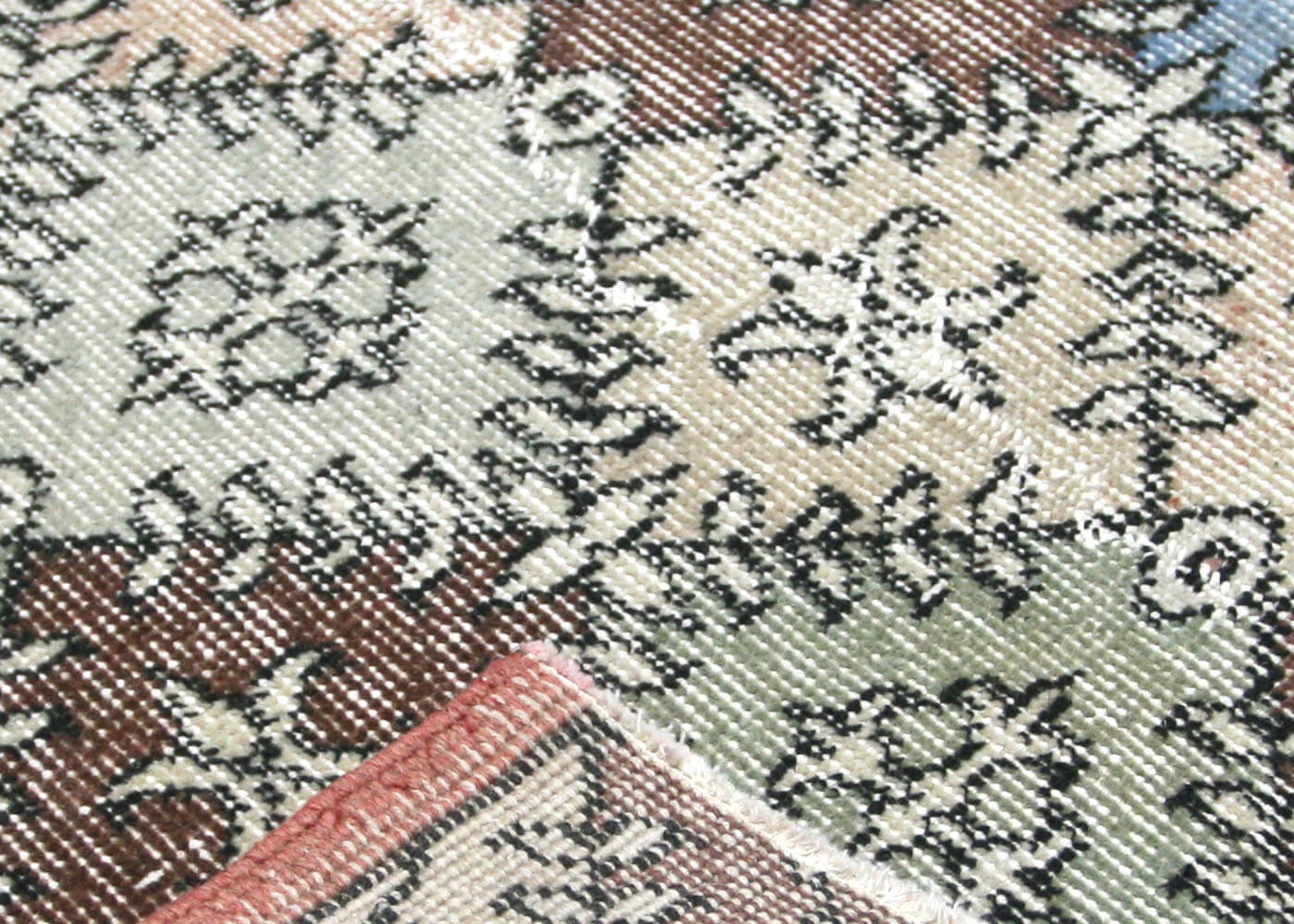 Vintage Turkish Mid-Century-Modern Rug - 4'6" x 7'8"