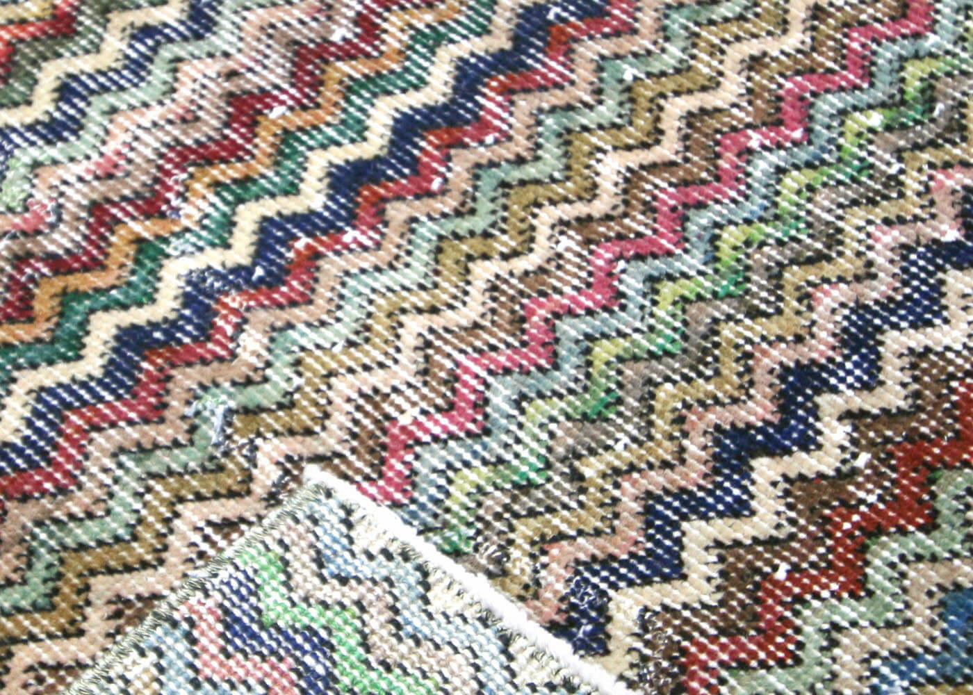 Vintage Turkish Mid-Century-Modern Rug - 3'11" x 9'2"