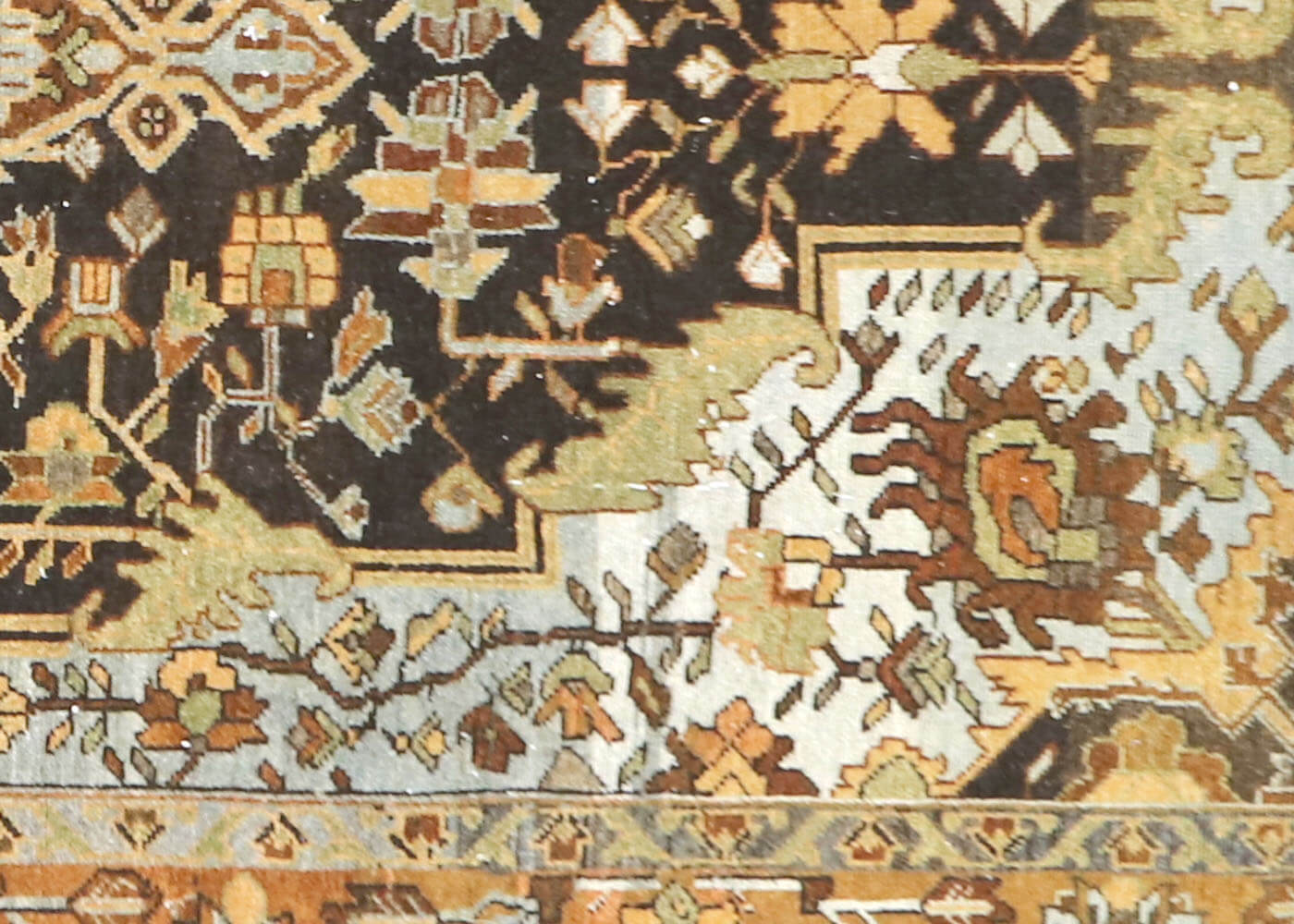 Semi Antique Persian Baktiari Rug - 4'7" x 7'5"
