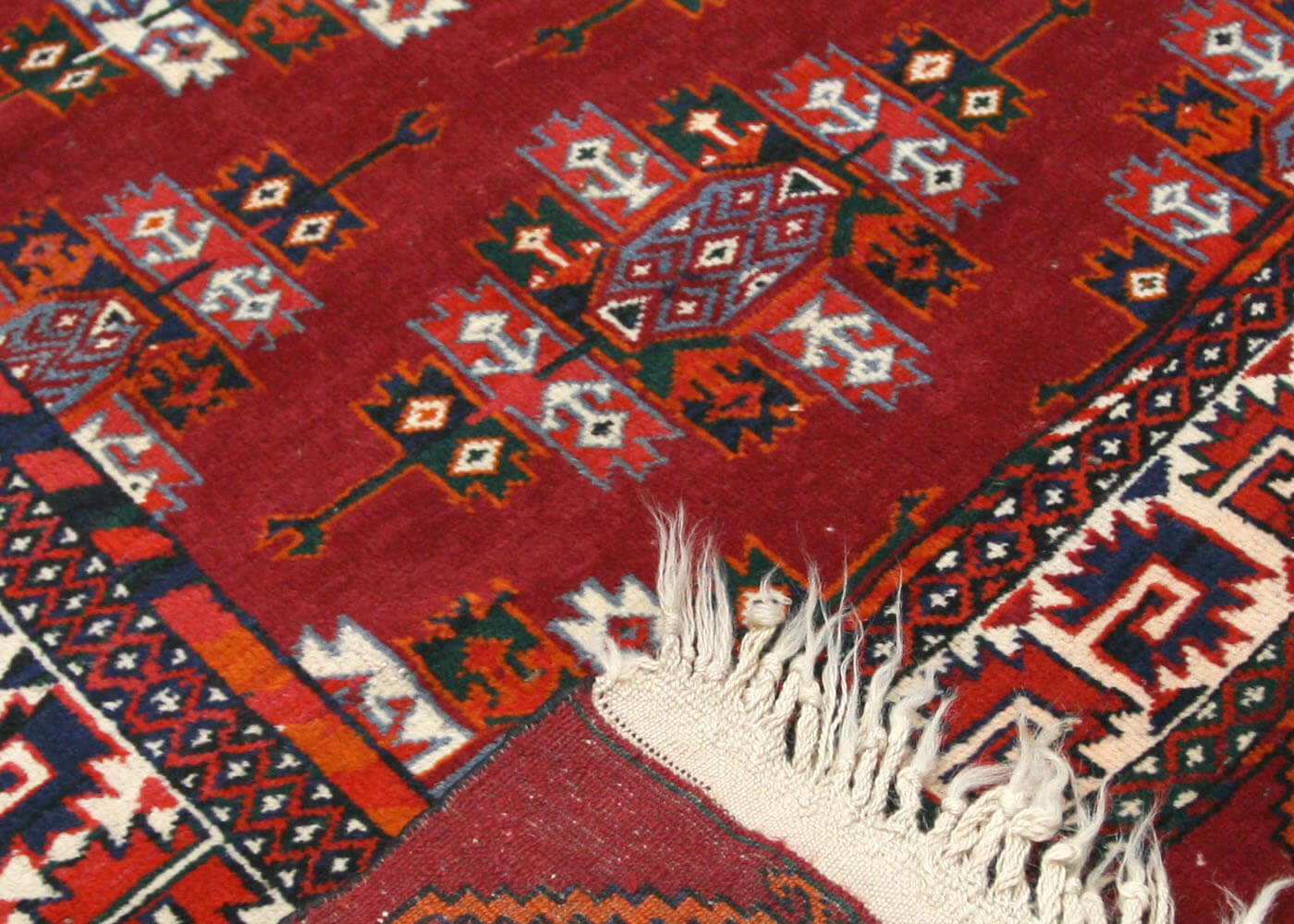Semi Antique Turkoman Tekke Rug - 4' x 6'